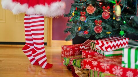 Regalos de Navidad debajo del &aacute;rbol
