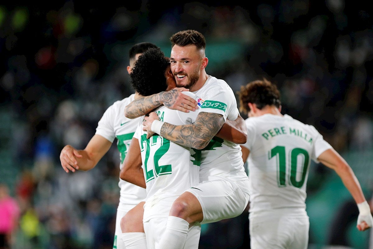 El Elche rompe su sequía y hunde al Cádiz en el debut de Francisco El Elche rompe su sequía y hunde al Cádiz en el debut de Francisco