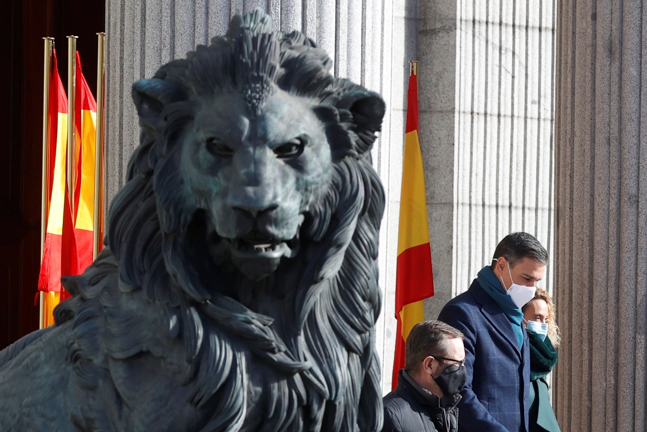 Sánchez insta a "cumplir de pe a pa" la Constitución y Casado denuncia la actitud de sus socios de Gobierno Sánchez insta a "cumplir de pe a pa" la Constitución y Casado denuncia la actitud de sus socios de Gobierno