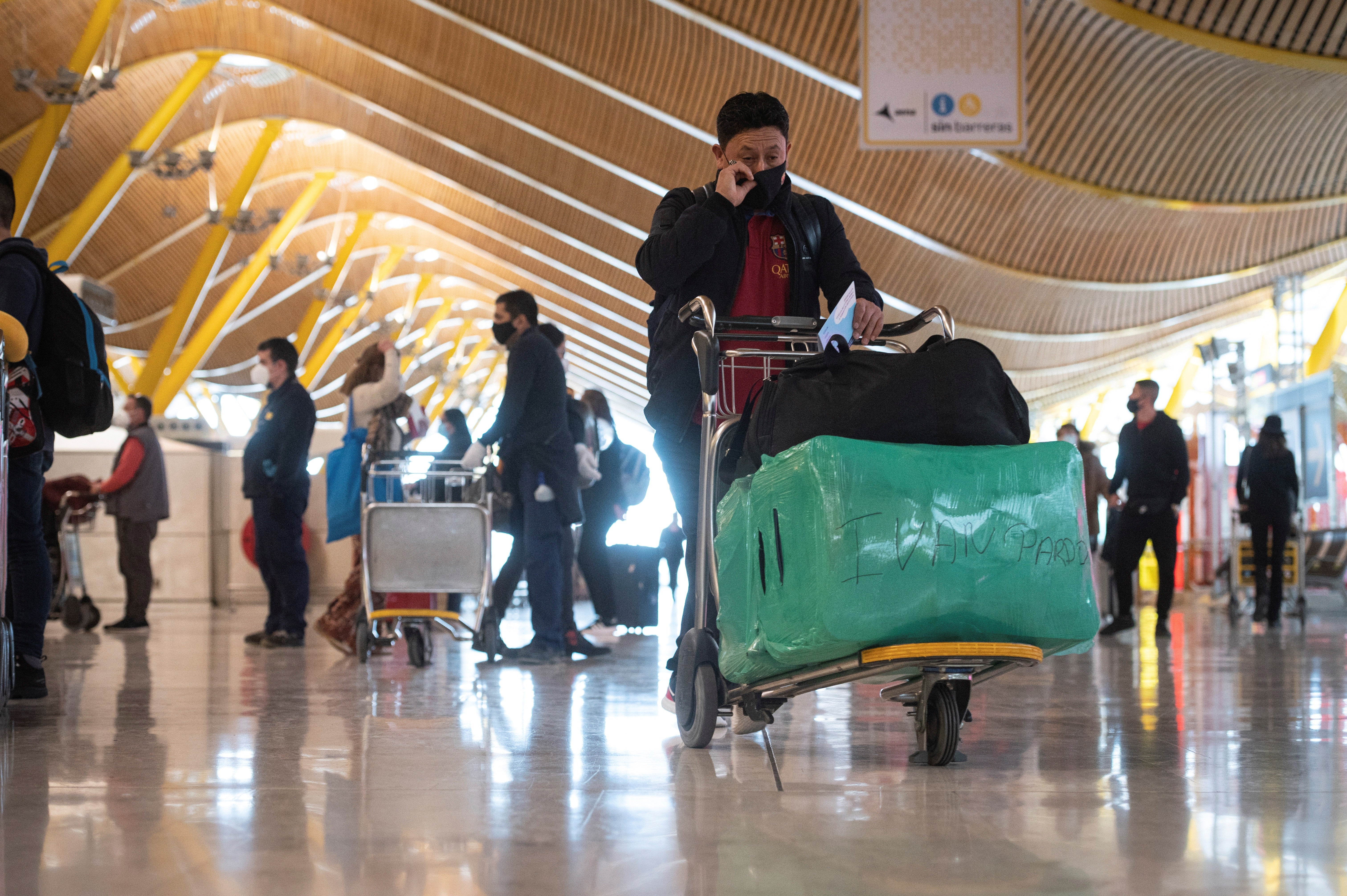 Reino Unido endurece sus restricciones para entrar al país: estas son las normas para poder viajar Reino Unido endurece sus restricciones para entrar al país: estas son las normas para poder viajar