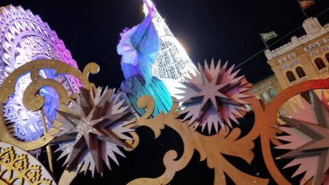 Instantes de la carroza de la estrella de la ilusi&oacute;n en El Puerto
