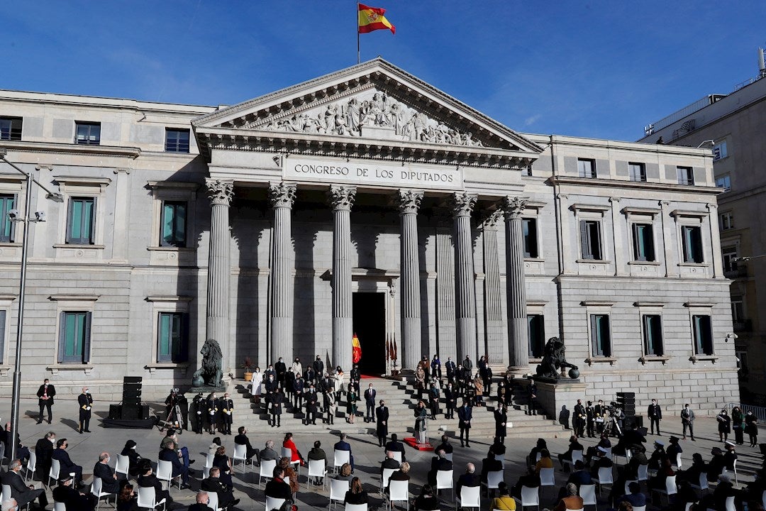 Las preguntas de Amón: "¿No es fabuloso que la polarización de la política española sea la mejor garantía y blindaje de la Constitución?" Las preguntas de Amón: "¿No es fabuloso que la polarización de la política española sea la mejor garantía y blindaje de la Constitución?"