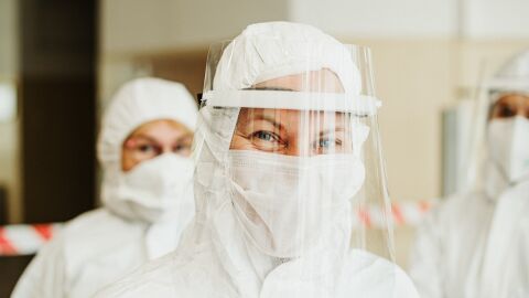 Sanitarios protegidos ante el coronavirus Sanitarios protegidos ante el coronavirus