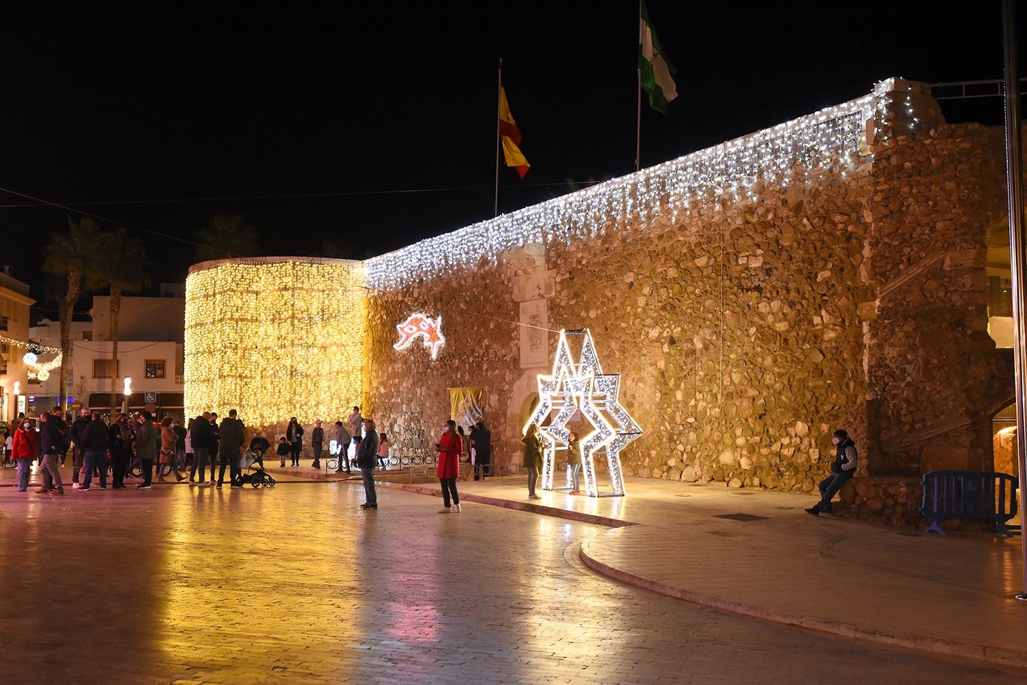Carboneras arranca la Navidad con el encendido del alumbrado y el tradicional Belén Municipal Carboneras arranca la Navidad con el encendido del alumbrado y el tradicional Belén Municipal