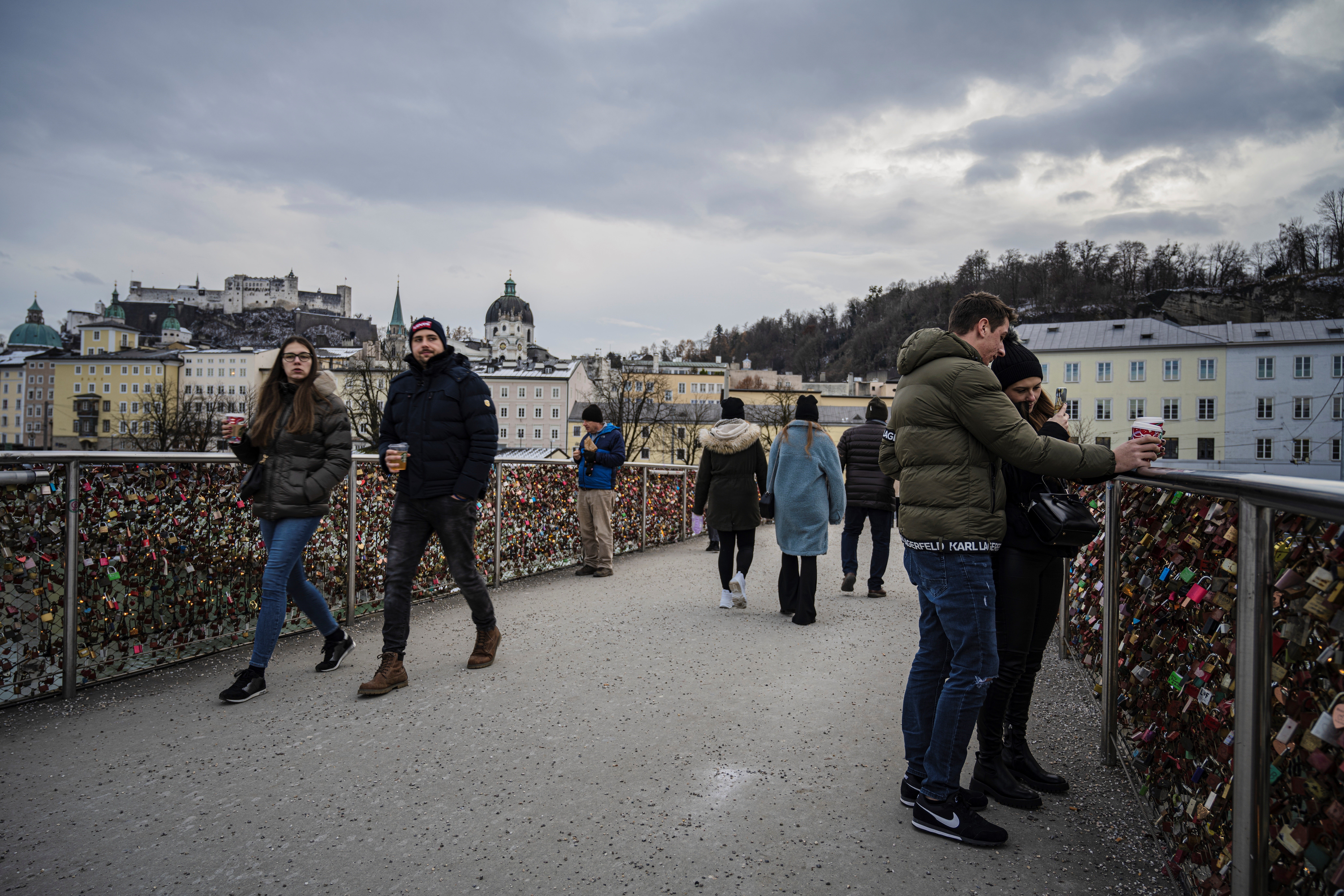 Austria multará con 3.600 euros a los ciudadanos que rechacen vacunarse contra el coronavirus Austria multará con 3.600 euros a los ciudadanos que rechacen vacunarse contra el coronavirus