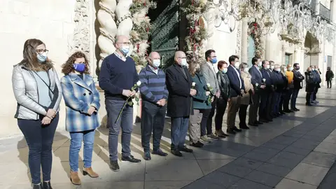 Minuto de silencio de la Corporación por el nuevo asesinato machista Minuto de silencio de la Corporación por el nuevo asesinato machista