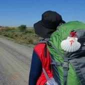Peregrino haciendo el Camino de Santiago Peregrino haciendo el Camino de Santiago