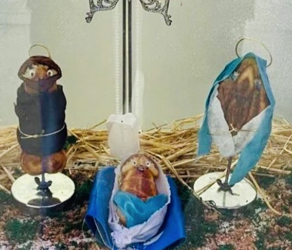 Abren diligencias por un belén erótico con penes y vulvas en un escaparate de Sevilla Abren diligencias por un belén erótico con penes y vulvas en un escaparate de Sevilla