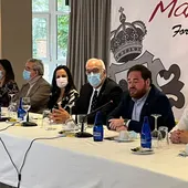 En el centro de la mesa, Julián Nieva, alcalde de Manzanares En el centro de la mesa, Julián Nieva, alcalde de Manzanares