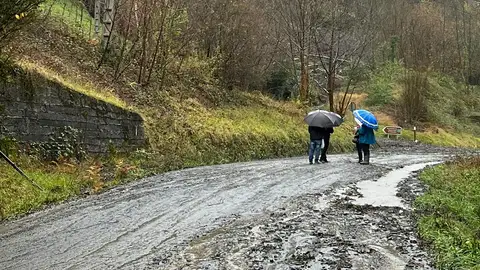 Deslizamiento de terreno por las lluvias en Langreo (Asturias) Deslizamiento de terreno por las lluvias en Langreo (Asturias)
