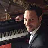 Sergio Cano. Sergio Cano.