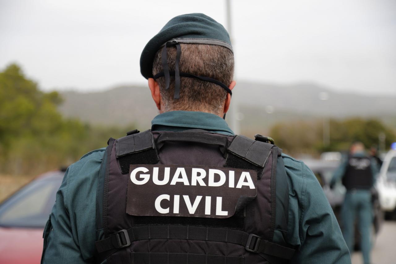 La Guardia Civil ha detenido a siete personas por varios delitos cometidos en diversas provincias del territorio nacional La Guardia Civil ha detenido a siete personas por varios delitos cometidos en diversas provincias del territorio nacional