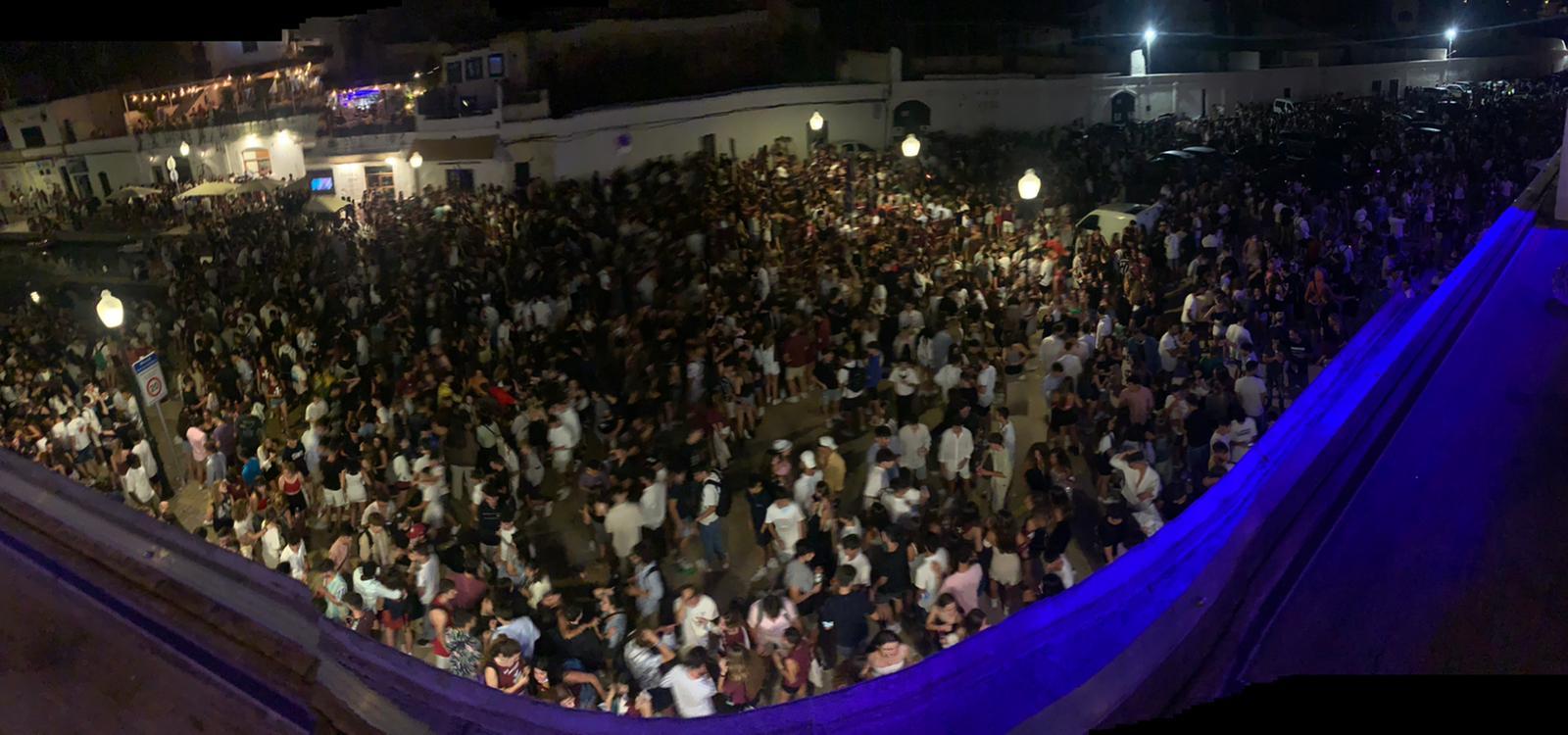 Crean una asociación para velar por la tradición de las fiestas de Sant Joan Crean una asociación para velar por la tradición de las fiestas de Sant Joan