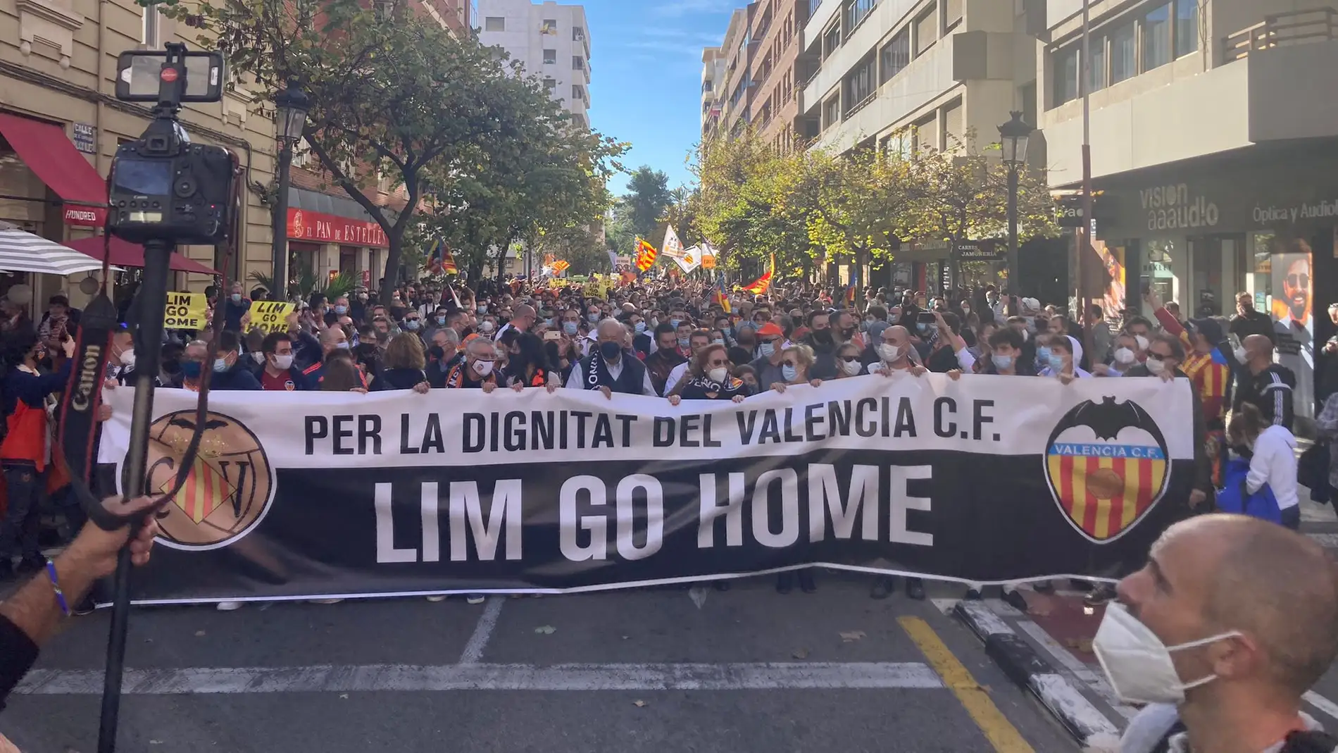 Manifestación valencianista contra Peter Lim