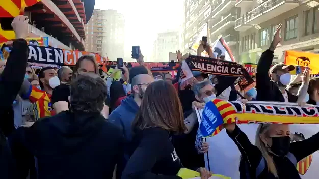 Los valencianistas cantan el Himno Regional de la Comunitat Valenciana Los valencianistas cantan el Himno Regional de la Comunitat Valenciana