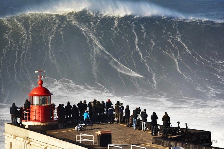 Surf contra gigantes Surf contra gigantes
