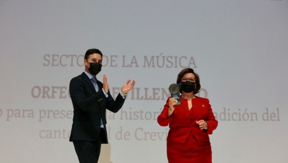 Esperanza Sempere, del Orfeón Crevillentino, en los Premios a la Cultura Alicantina Miguel Hernández.