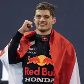 Verstappen se proclama campeón del mundo tras ganar a Hamilton en una carrera histórica Verstappen se proclama campeón del mundo tras ganar a Hamilton en una carrera histórica