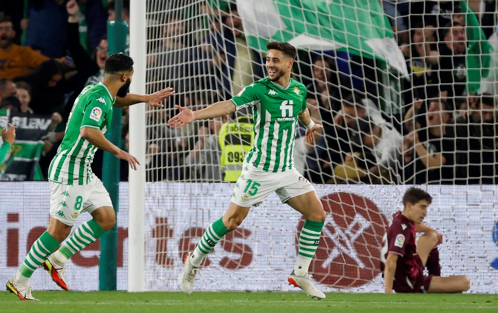 Un gran Betis somete a la Real y se afianza en zona 'Champions' Un gran Betis somete a la Real y se afianza en zona 'Champions'