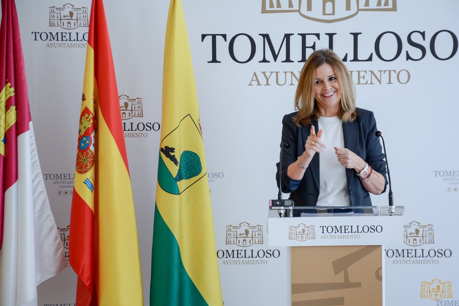 Acusan a la alcaldesa de querer privatizar los servicios de Ayuda a Domicilio Acusan a la alcaldesa de querer privatizar los servicios de Ayuda a Domicilio