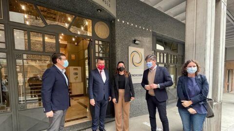 Visita del presidente de Les Corts y la consellera a la Cooperativa El&eacute;ctrica 'San Francisco de As&iacute;s' de Crevillent.