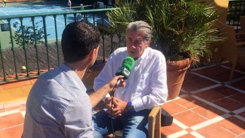 Manolo Santana con Julio Rodr&iacute;guez en Marbella