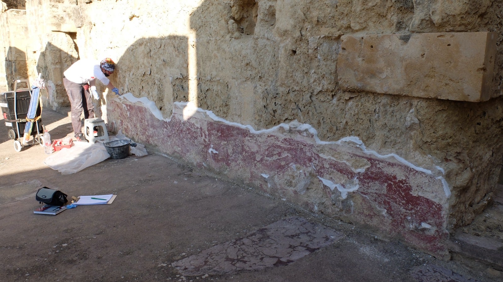 Finaliza la campaña 2021 de conservación de los revestimientos murales de Medina Azahara Finaliza la campaña 2021 de conservación de los revestimientos murales de Medina Azahara