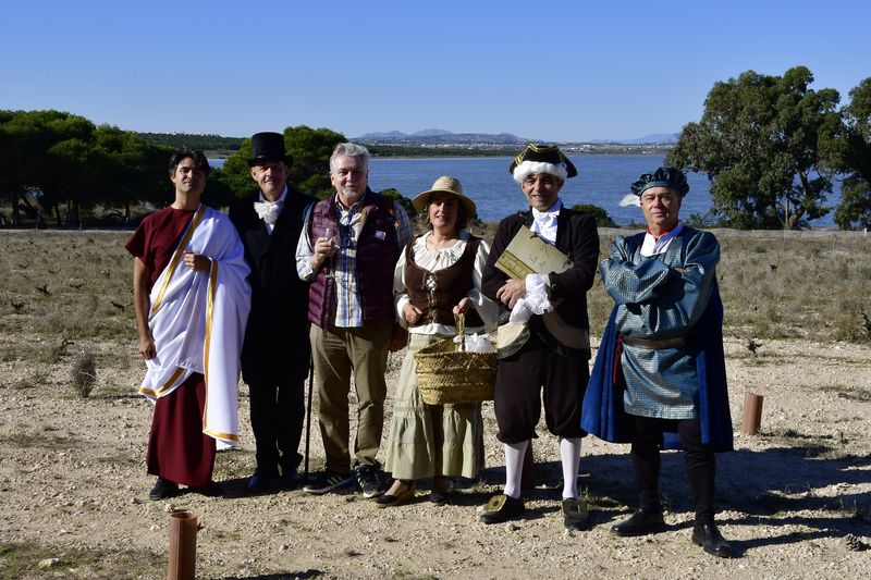 La ruta teatralizada y cata «Entre salinas y viñas» disfrutó de una espléndida mañana La ruta teatralizada y cata «Entre salinas y viñas» disfrutó de una espléndida mañana