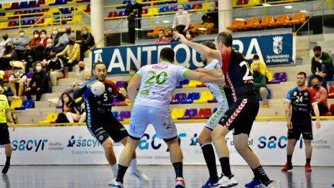 Antequera-Sinf&iacute;n, liga Asobal