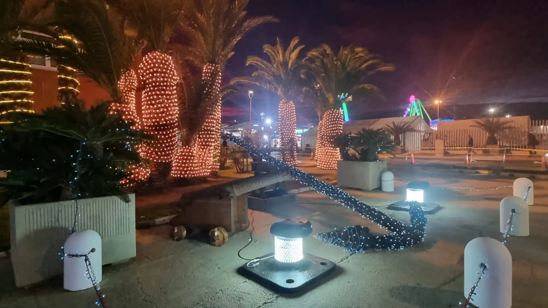 El Puerto de Almería enciende sus luces de Navidad