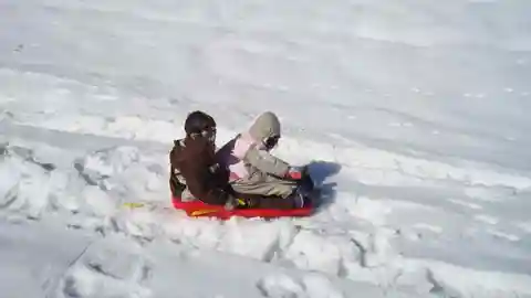 Niños en trineo Niños en trineo