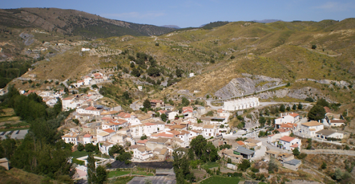Alcóntar quiere poner en marcha una 'residencia de mayores horizontal' para evitar la despoblación Alcóntar quiere poner en marcha una 'residencia de mayores horizontal' para evitar la despoblación