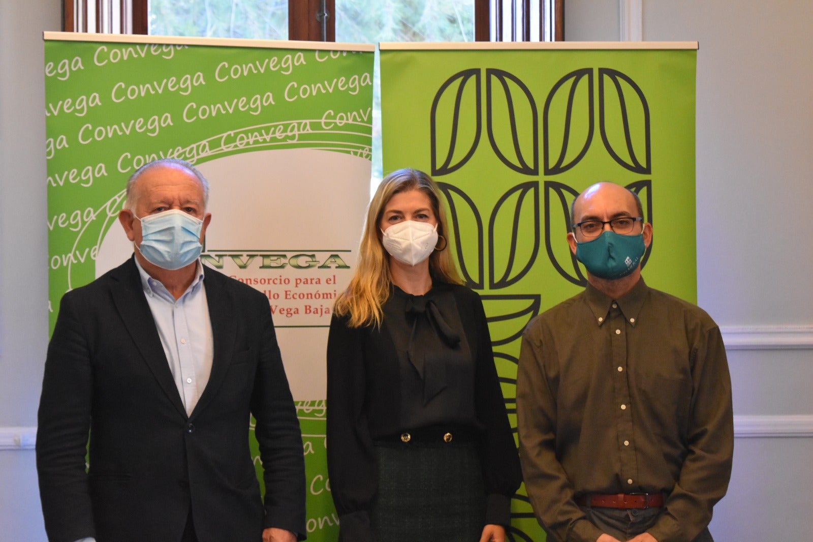 Convega y la Escuela de Arte de Orihuela estrechan lazos para ensalzar la imagen e identidad de la comarca Convega y la Escuela de Arte de Orihuela estrechan lazos para ensalzar la imagen e identidad de la comarca