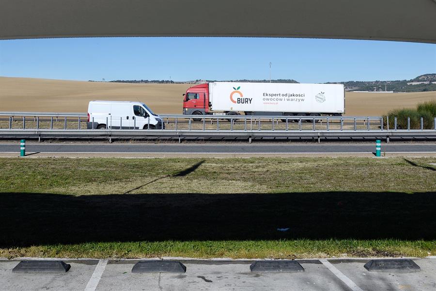 El Gobierno anuncia "avances" en la reunión de transportistas pese a que sacarán los camiones a la calle como protesta El Gobierno anuncia "avances" en la reunión de transportistas pese a que sacarán los camiones a la calle como protesta