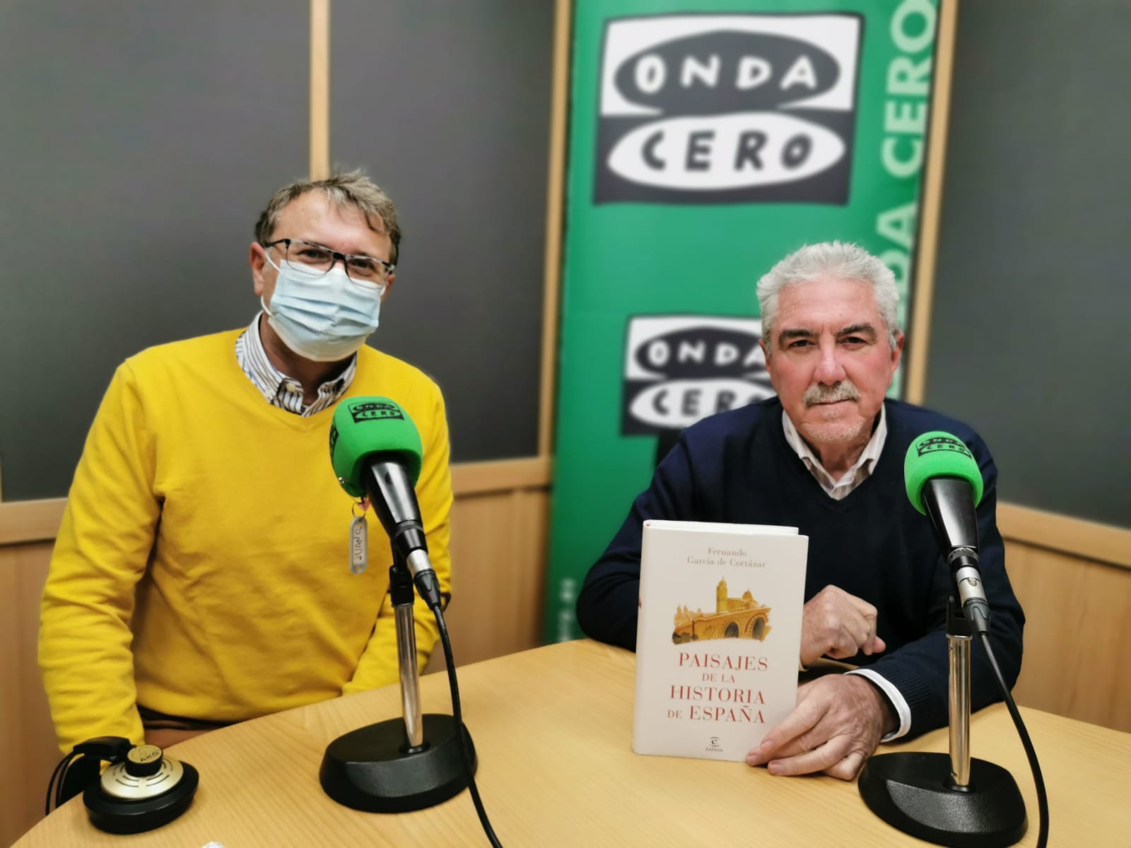 Fernando García de Cortázar presenta 'Paisajes de la historia de España' en Onda Cero Alicante Fernando García de Cortázar presenta 'Paisajes de la historia de España' en Onda Cero Alicante