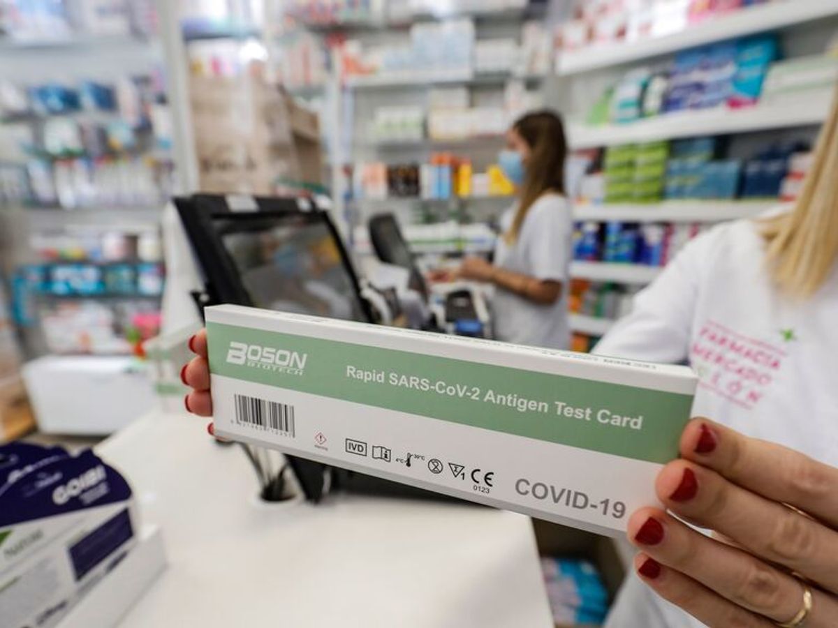 Las farmacias de Castilla-La Mancha dispuestas a notificar los positivos de los test de antígenos Las farmacias de Castilla-La Mancha dispuestas a notificar los positivos de los test de antígenos