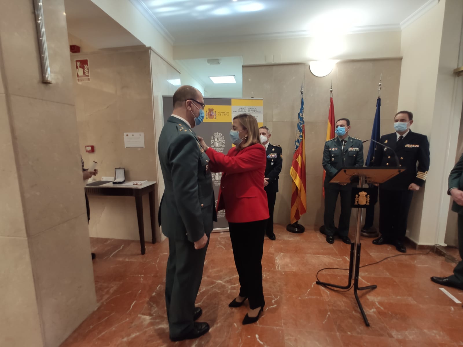 El Jefe del Subsector de tráfico en Alicante recibe la medalla al Mérito en la Seguridad Vial El Jefe del Subsector de tráfico en Alicante recibe la medalla al Mérito en la Seguridad Vial