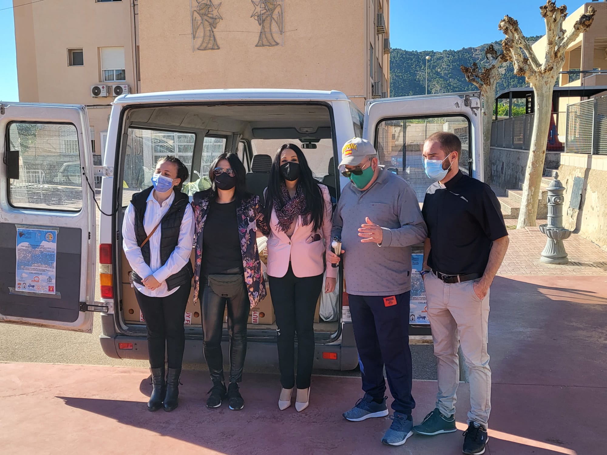 Orihuela y Redován hacen entrega del material de la campaña solidaria del Colegio Diocesano de San José Obrero Orihuela y Redován hacen entrega del material de la campaña solidaria del Colegio Diocesano de San José Obrero