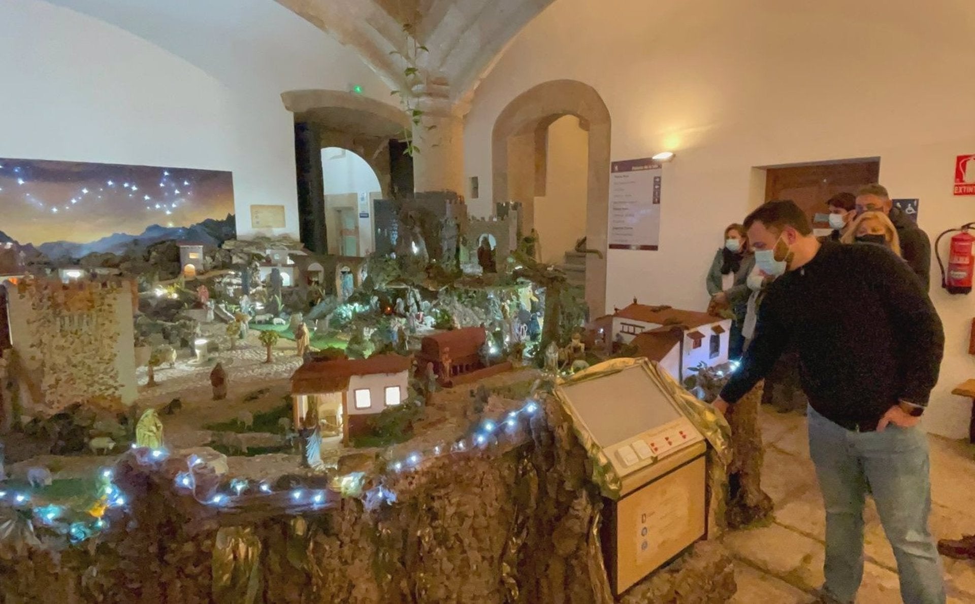 El Belén municipal de Cáceres, instalado en el Palacio de la Isla, conmemora los 35 años de Patrimonio de la Humanidad El Belén municipal de Cáceres, instalado en el Palacio de la Isla, conmemora los 35 años de Patrimonio de la Humanidad