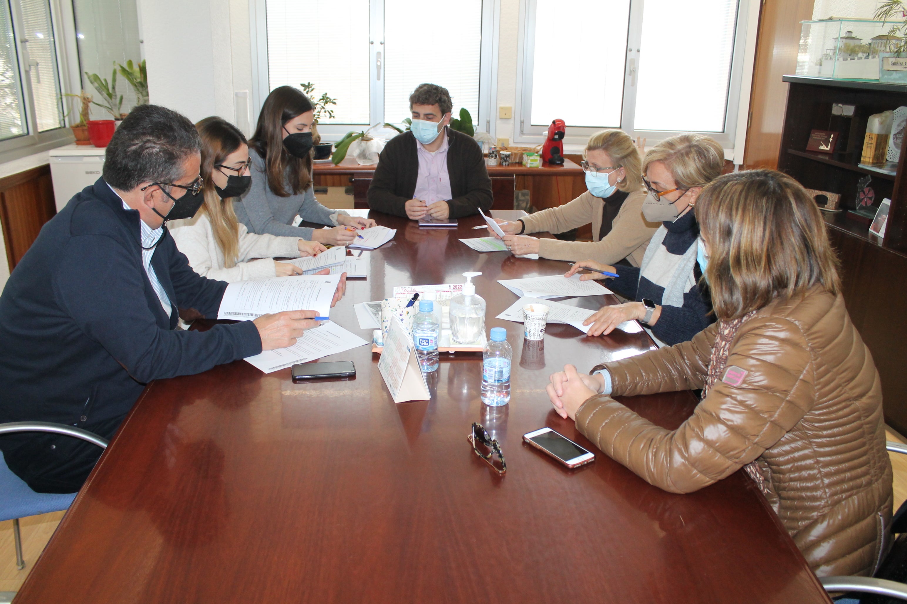 Más de 500 autónomos y empresas se han visto beneficiadas de las ayudas concedidas por el Ayuntamiento de Benicàssim Más de 500 autónomos y empresas se han visto beneficiadas de las ayudas concedidas por el Ayuntamiento de Benicàssim