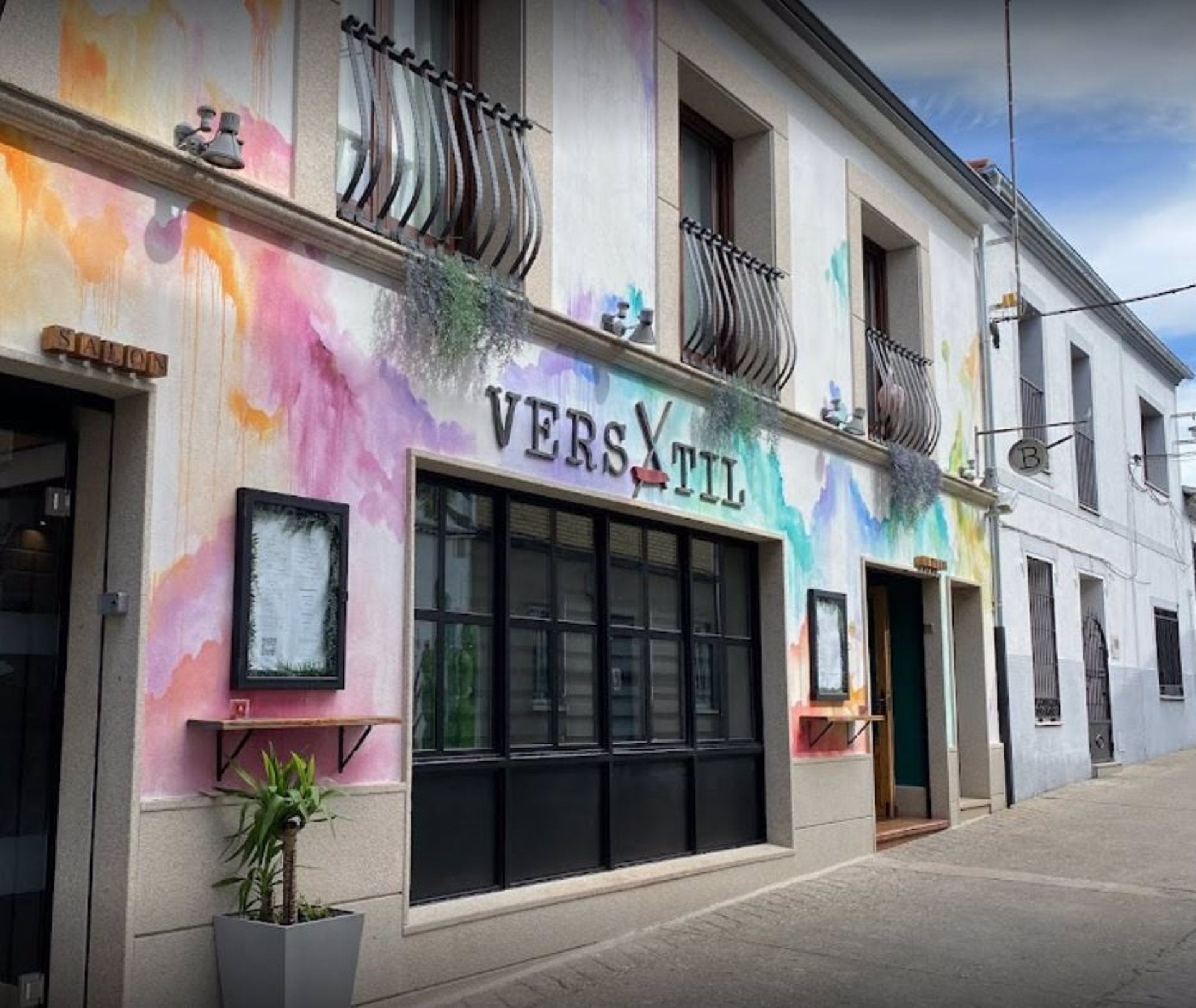 El restaurante Versátil de Zarza de Granadilla logra su primera estrella Michelin y Atrio mantiene dos El restaurante Versátil de Zarza de Granadilla logra su primera estrella Michelin y Atrio mantiene dos