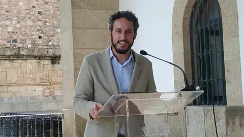 Andrés Licerán renuncia a su cargo de concejal de Policía Local y a la portavocía del Gobierno de Cáceres Cáceres