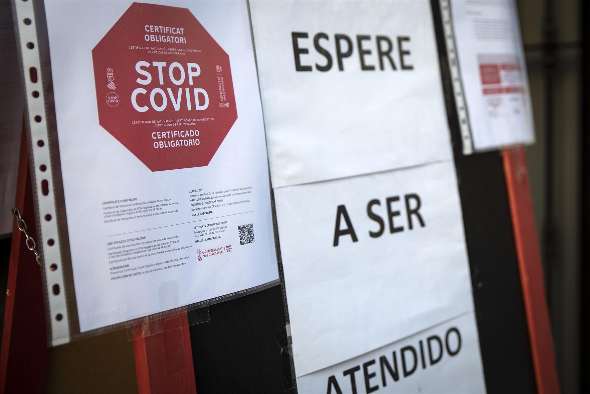 Sanitat estudia ampliar el tipo de establecimientos donde será exigible el pasaporte COVID Sanitat estudia ampliar el tipo de establecimientos donde será exigible el pasaporte COVID