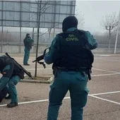 La Guardia Civil realiza un simulacro de atentado terrorista en una zona comercial de Laguna de Duero (Valladolid) La Guardia Civil realiza un simulacro de atentado terrorista en una zona comercial de Laguna de Duero (Valladolid)