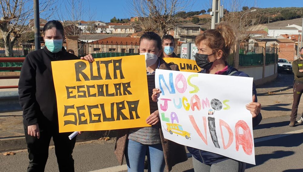 Algunos de los ciudadanos que han participado en la protesta
