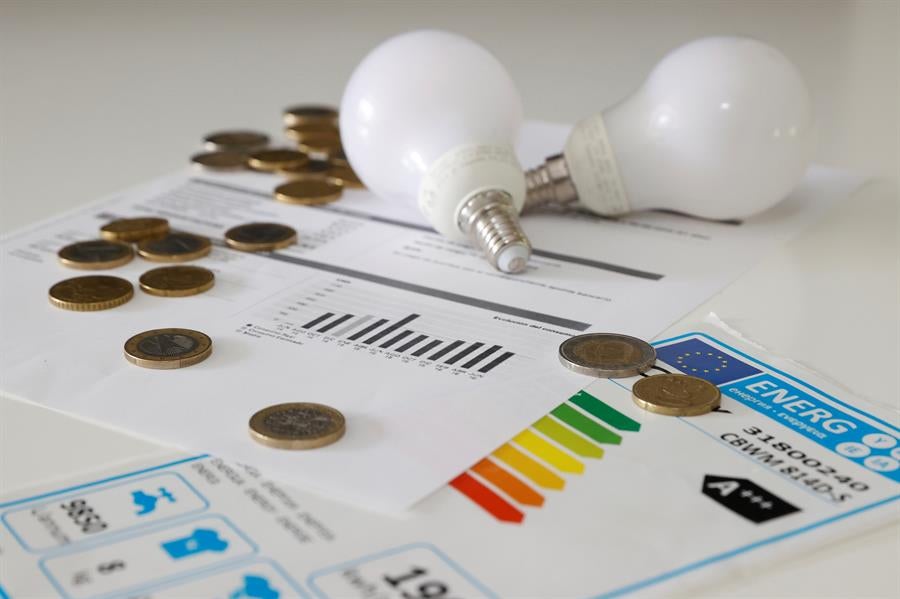 La luz se dispara este miércoles un 74 % hasta 181,09 euros/MWh: consulta los precios por tramos horarios La luz se dispara este miércoles un 74 % hasta 181,09 euros/MWh: consulta los precios por tramos horarios