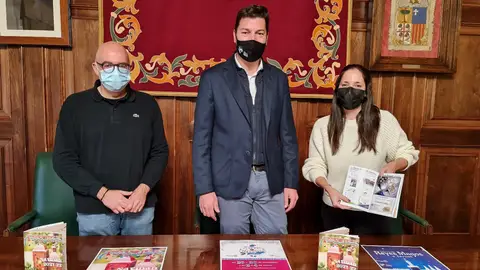 El concejal de fiestas junto a los gerentes de las asociaciones de comerciantes de la ciudad PROGRAMA NAVIDAD AYTO