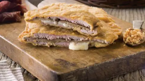 El diccionario de la lengua reconoce el 'cachopo' como "plato típico de Asturias" El diccionario de la lengua reconoce el 'cachopo' como "plato típico de Asturias"