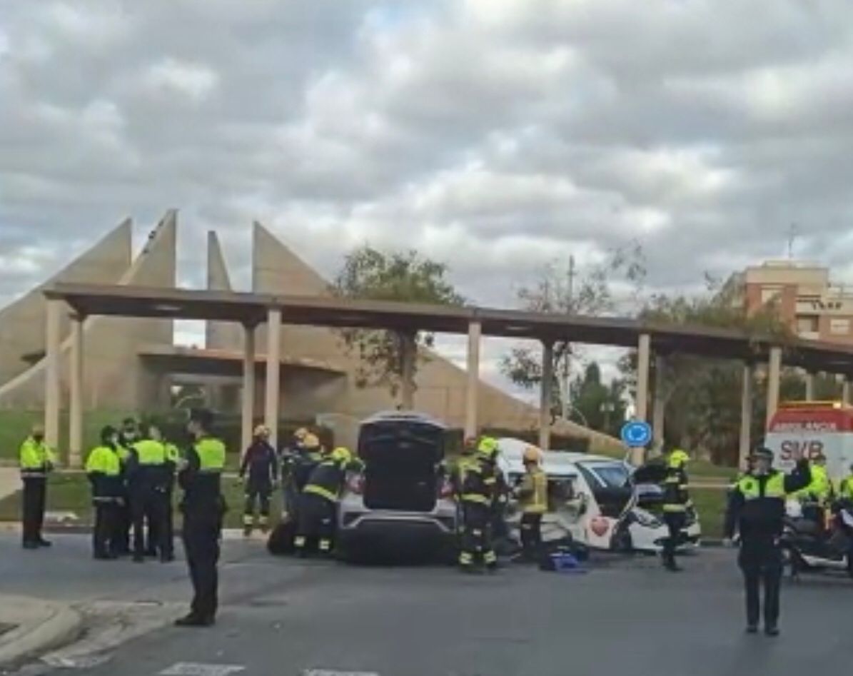 Tres heridos en una colisión entre tres coches en la avenida de Jaime I Tres heridos en una colisión entre tres coches en la avenida de Jaime I