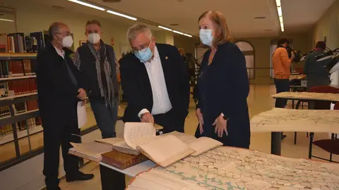 En la imagen, Antonio Manresa, junto a Susana Llorens, y los profesores Baldaquí y Alberola En la imagen, Antonio Manresa, junto a Susana Llorens, y los profesores Baldaquí y Alberola